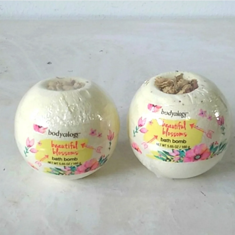 NWT bodycology beautiful blossoms petal bath bombs